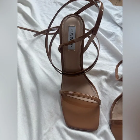 Steve Madden Tan Heeled Sandals with strappy design tie - Picture 3 of 6
